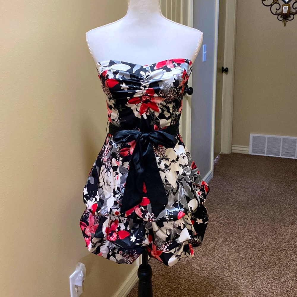 ‼️BOGO‼️ second item 60% off. Tube flare dress XS